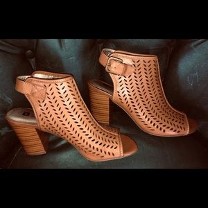 3/$15 ☃️❄️ Peep-toe Chunky Shoes , real leather